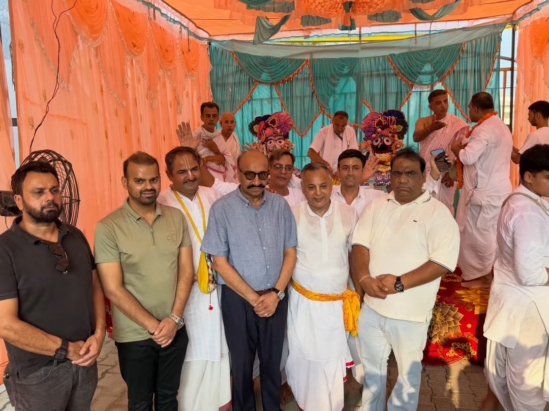 pappuofficial's tweet photo. 🚩 जय जगन्नाथ!
वृंदावन गार्डन में आयोजित श्री जगन्नाथ रथ यात्रा में शामिल होकर दिव्य आशीर्वाद प्राप्त करने का सौभाग्य मिला। प्रभु जगन्नाथ सभी पर अपनी कृपा बनाए रखें। 🙏
#Ashwanikumarpappu 
#AmritsarNorth #HalkaNorth
    #NayiSochNayaJosh #kanishdhammi https://t.co/mzj0kOmIkH