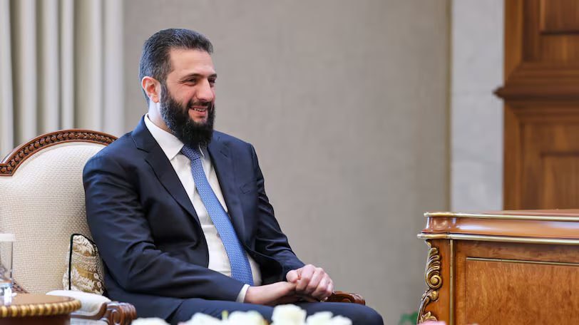 muslumanso's tweet photo. يقول عمر : 

خاب من ظنّ أنه لا يكسب الحرب الا بخسارة أخلاقه. 

أكبر مكسب للسوريين بعد عام ونصف أنهم كشفوا زيف الشعارات الإسلامية التي استُخدمت سلّماً للصعود .

اللحية ليست هي الإسلام.

كما أن وجههم العلماني الحالي لن يفيدهم ما داموا فاسدين. 

لقد هُزمتم لأنكم خسرتم المعركة الأخلاقية.