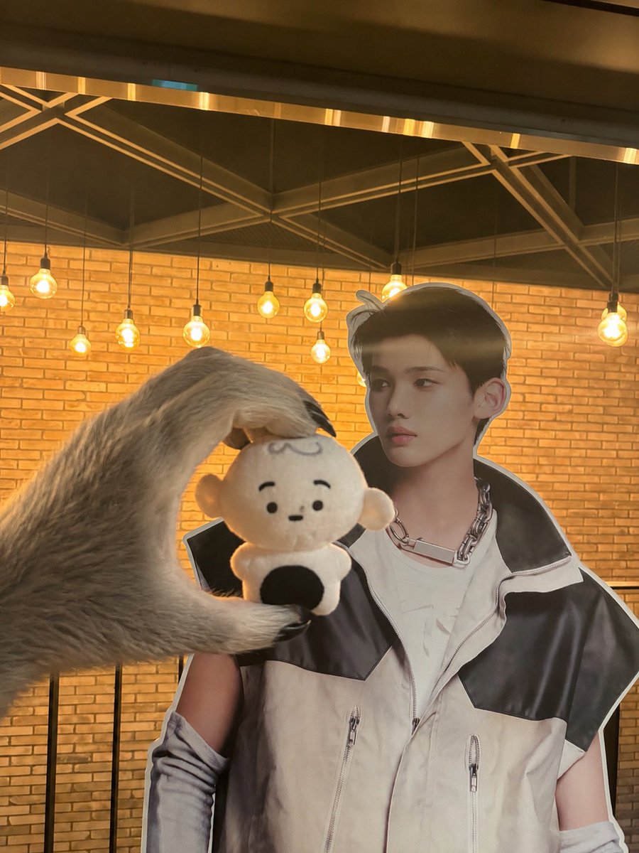 zz720_v's tweet photo. 삼만육천원이 아깝지 않았던 브이알 콘서트 였습니다~ 크흠...큼...! 재상영.. 재상영...! https://t.co/q58SY20H6j