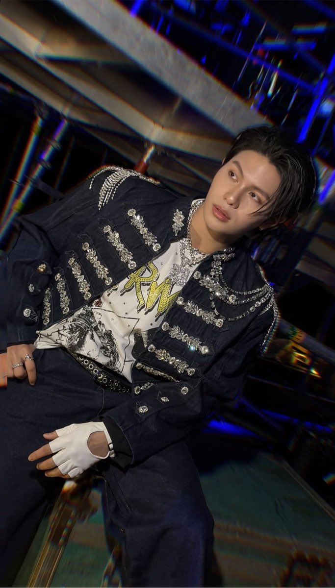 valcrazyforWE's tweet photo. he looks so hot 🥵🔥
His hair is longggg I LOVE IT 

LYKN AT MONSTER 2026 #MonsterMusicFestival2026xLYKN #williamjkp https://t.co/LmlKAnZE6Z