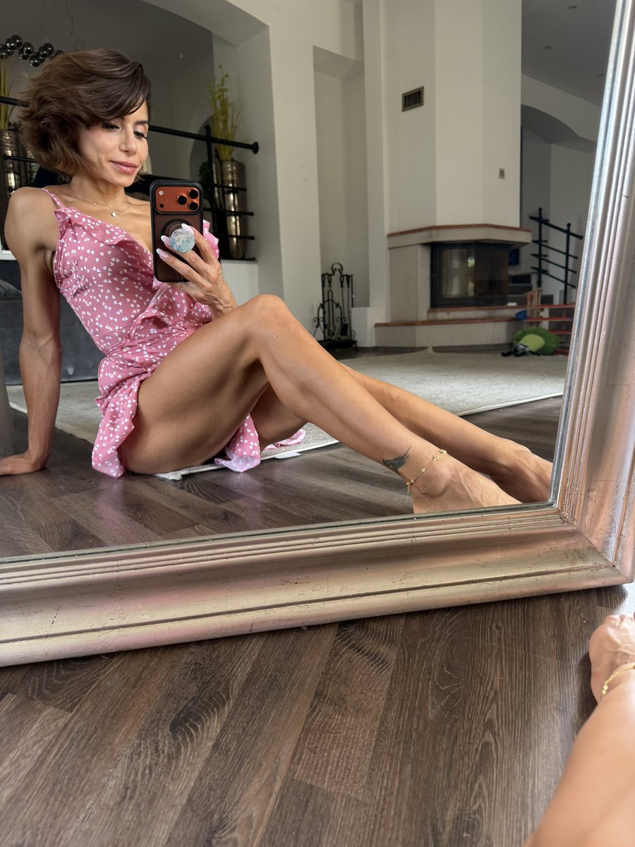 fitmompaula's tweet photo. New on the dating scene after nine years… what age range should I be looking to date? https://t.co/xjDbm0oh2c