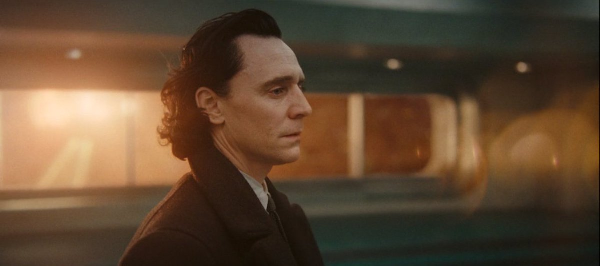 RoseBarnes94's tweet photo. Loki's desire to not be alone, and the moment he realises that that's exactly what he has to give up https://t.co/wxVLJa60mo