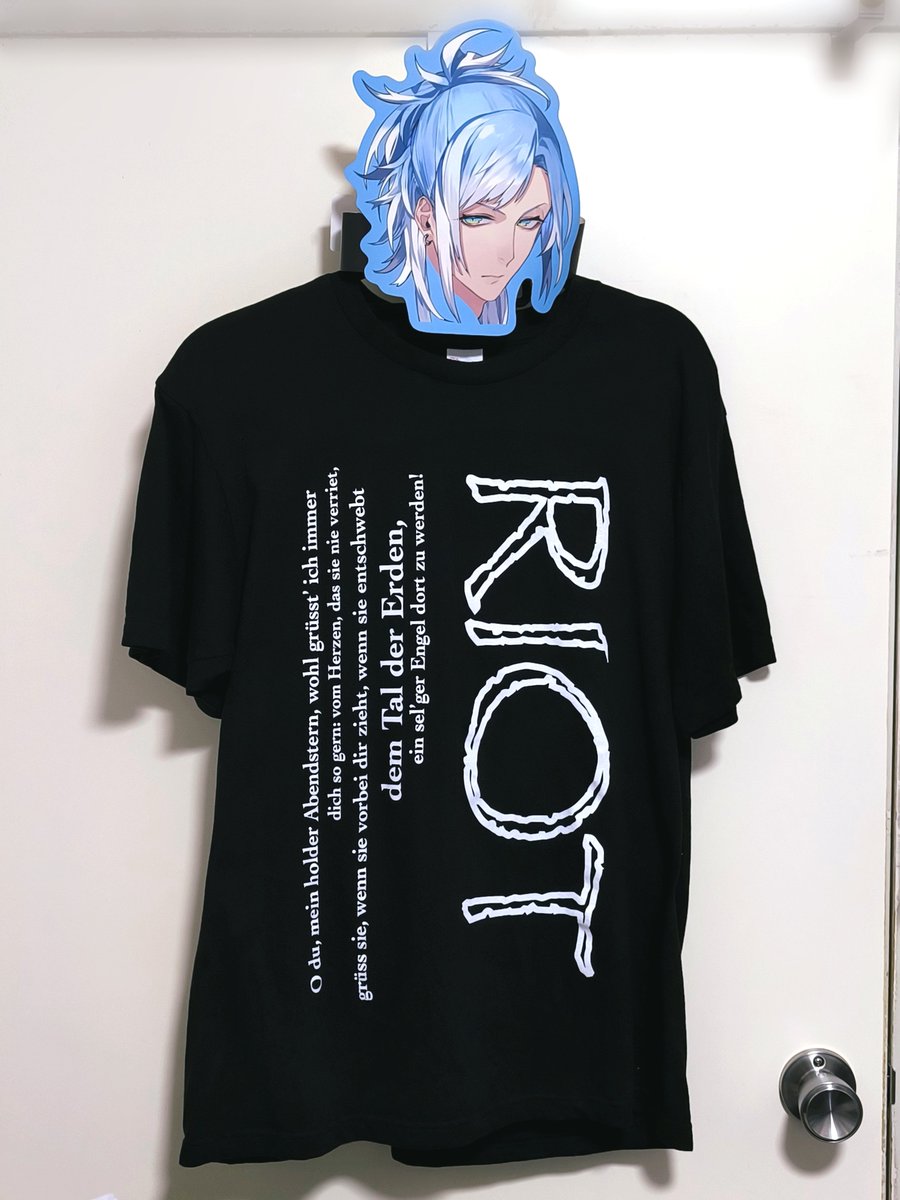 _yg_bs's tweet photo. ライオットTシャツに書かれてるドイツ語、Somewhere原典のオペラで歌われる「夕星の歌」ってアリアの歌詞なんだね。

ドイツ語だからニーチェかな？って思ったらワーグナーだった！ https://t.co/XaU3gQxq1y