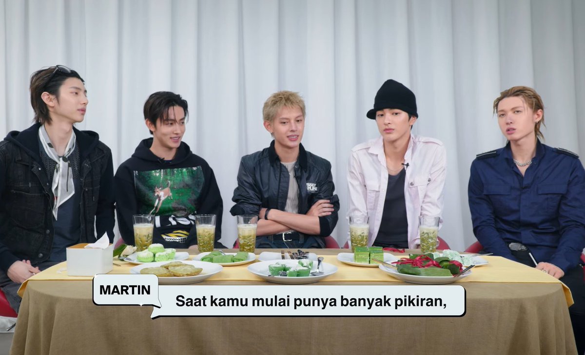 honneybaei's tweet photo. Inilah my motivator gweh. Buat yg g tau ini setara Mario Teguh ini "Martin Teguh". 

Sama bgt Tin nunaa juga menerapkan hal ini, kl ad hal yg g sreg tinggal tidur aja bangun² dah lupa deh sm masalah nya, cuman y g semua🥹🥹 (tergantung masalahnya)

Untung sekarng ada kalian🥰✨️ https://t.co/AcvQiNa5V5