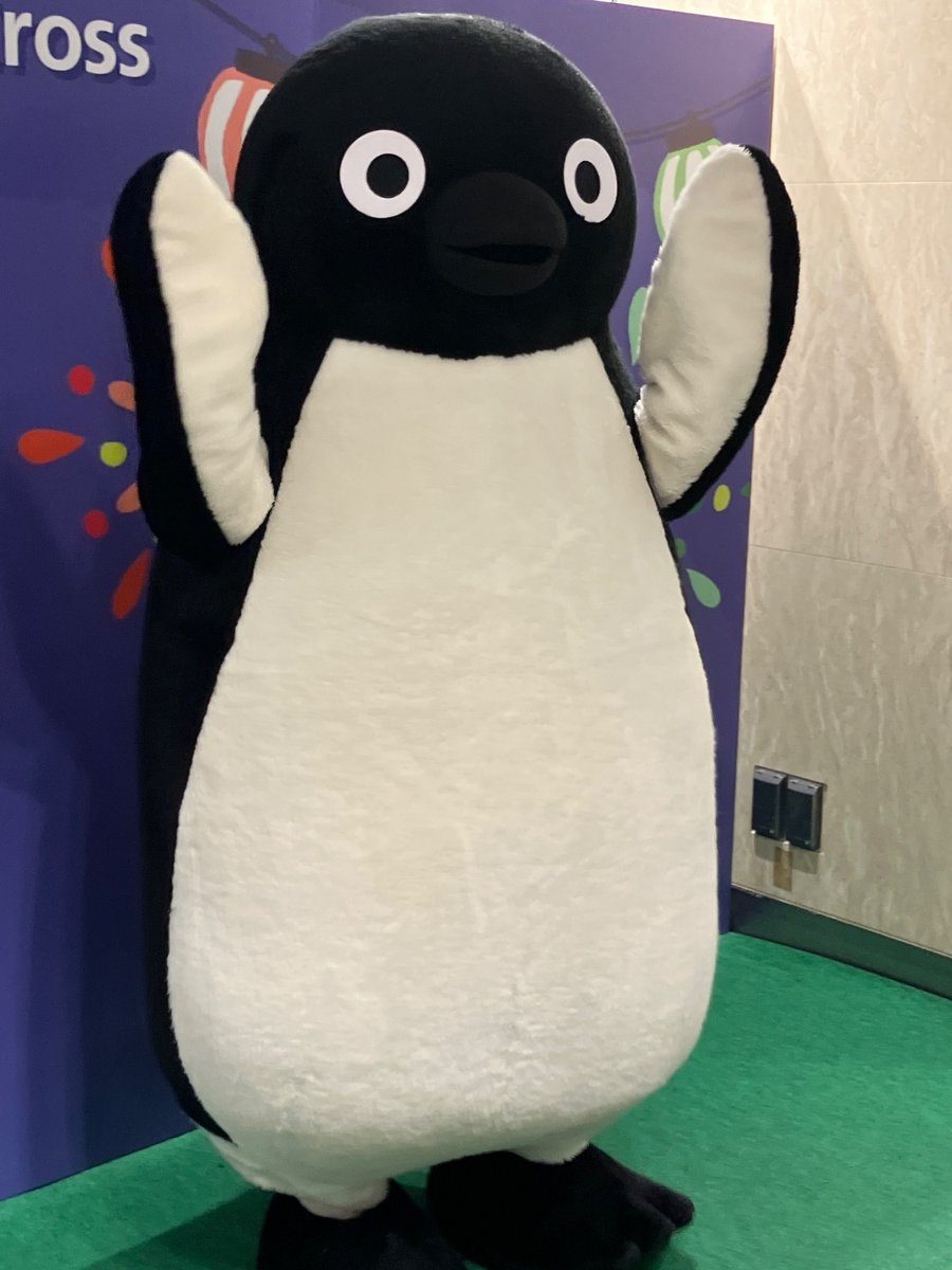 iriaria22's tweet photo. ペンギンは可愛いな〜🩷その2

Suicaの夏まつり🏮
今年で終わり…なの？
ヤダヤダ😿

チキン弁当ゲットしたし、
2つお店も行けたし、
素晴らしいファンサのペンギンさん見られて満足だけどさ〜

チキン弁当はグランルーフで食べました
外なので暑くて人居なかったけど、
気候の良い時期はおすすめ‼️ https://t.co/a3roSabkRZ