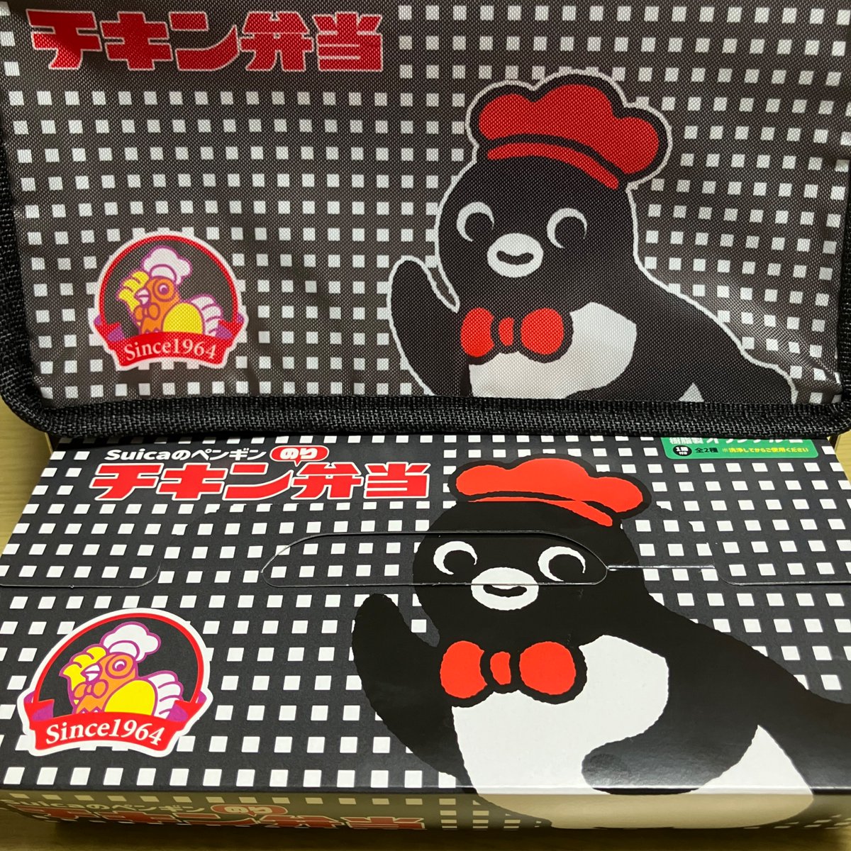 iriaria22's tweet photo. ペンギンは可愛いな〜🩷その2

Suicaの夏まつり🏮
今年で終わり…なの？
ヤダヤダ😿

チキン弁当ゲットしたし、
2つお店も行けたし、
素晴らしいファンサのペンギンさん見られて満足だけどさ〜

チキン弁当はグランルーフで食べました
外なので暑くて人居なかったけど、
気候の良い時期はおすすめ‼️ https://t.co/a3roSabkRZ