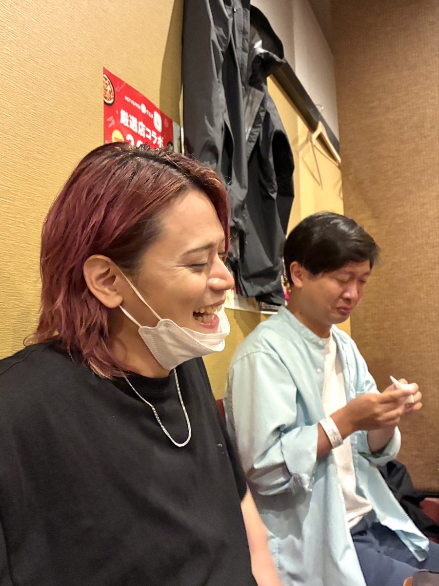 melogappa's tweet photo. 打ち上げでバイ高さんが泣いてました。
「いいライブだったね」って50回くらい言ってました。
もりさんはそっとおしぼりを渡してあげつつ爆笑してました。
現場からは以上です。
#INCUBATIONツアー https://t.co/i8caUXcEtY