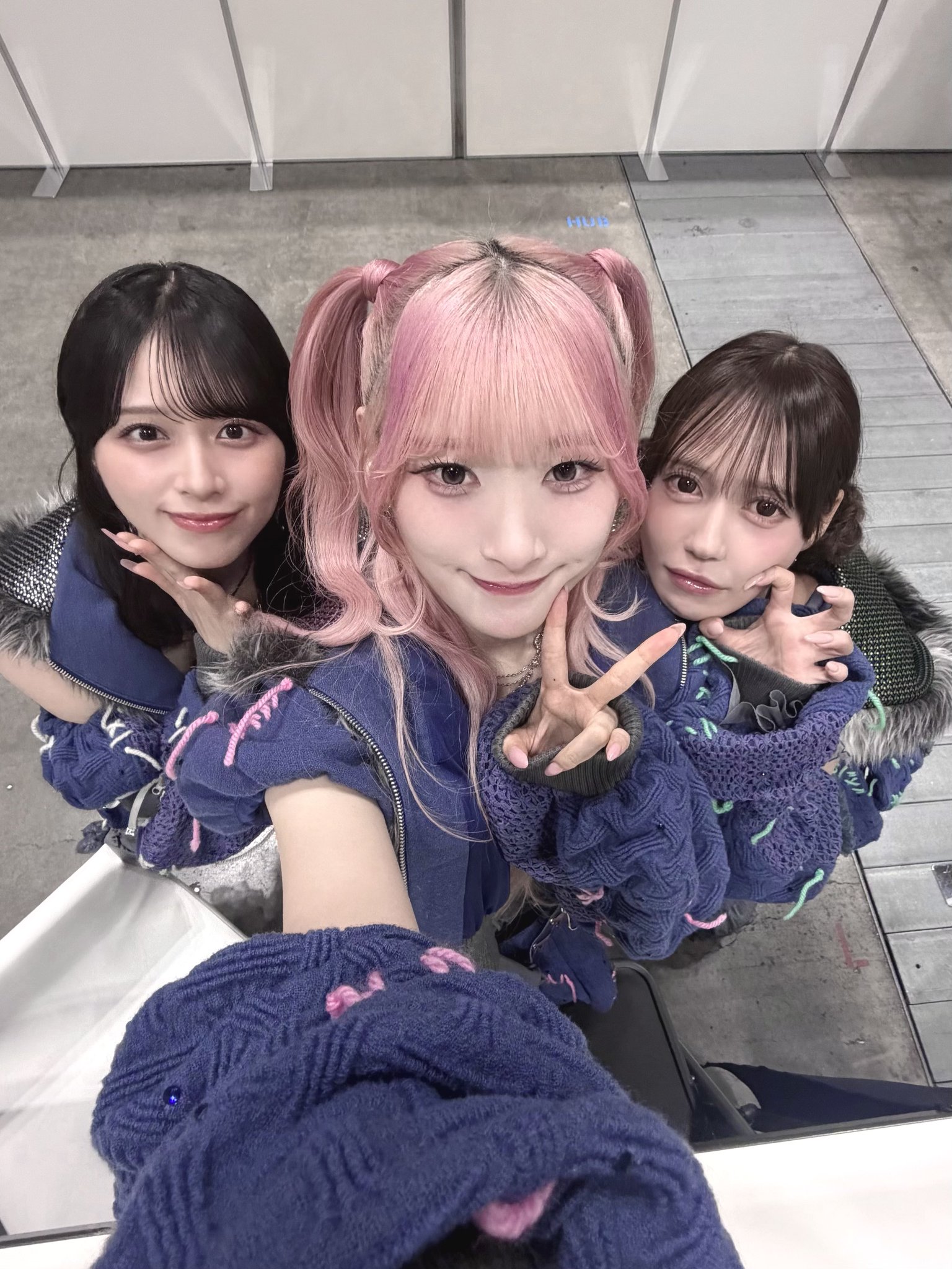 HOKUIRxbYAAblbC.jpg:large
