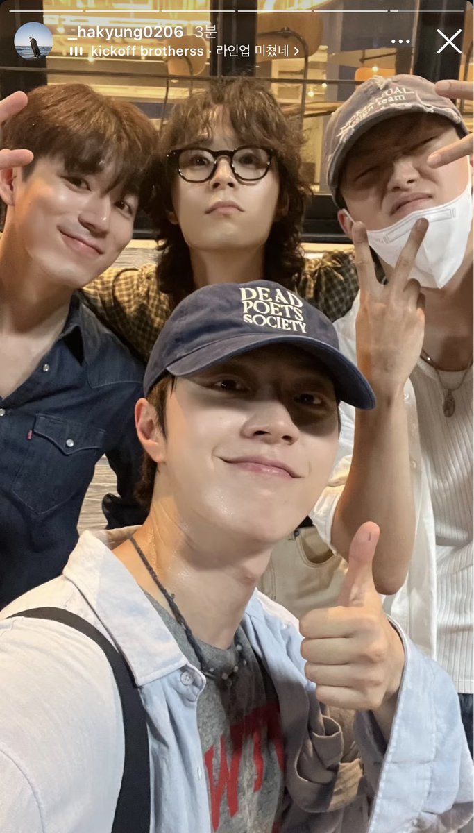 p02at2's tweet photo. > 라인업 미쳤네 < 
이런노래는뭐어떻게해야뜨는거야? https://t.co/trL6DIna8x