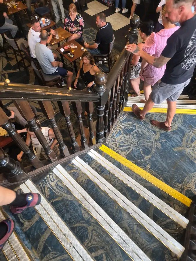 jaychelsea1983's tweet photo. The most dangerous stair's in Brighton 😂 https://t.co/wWpNUpPq83