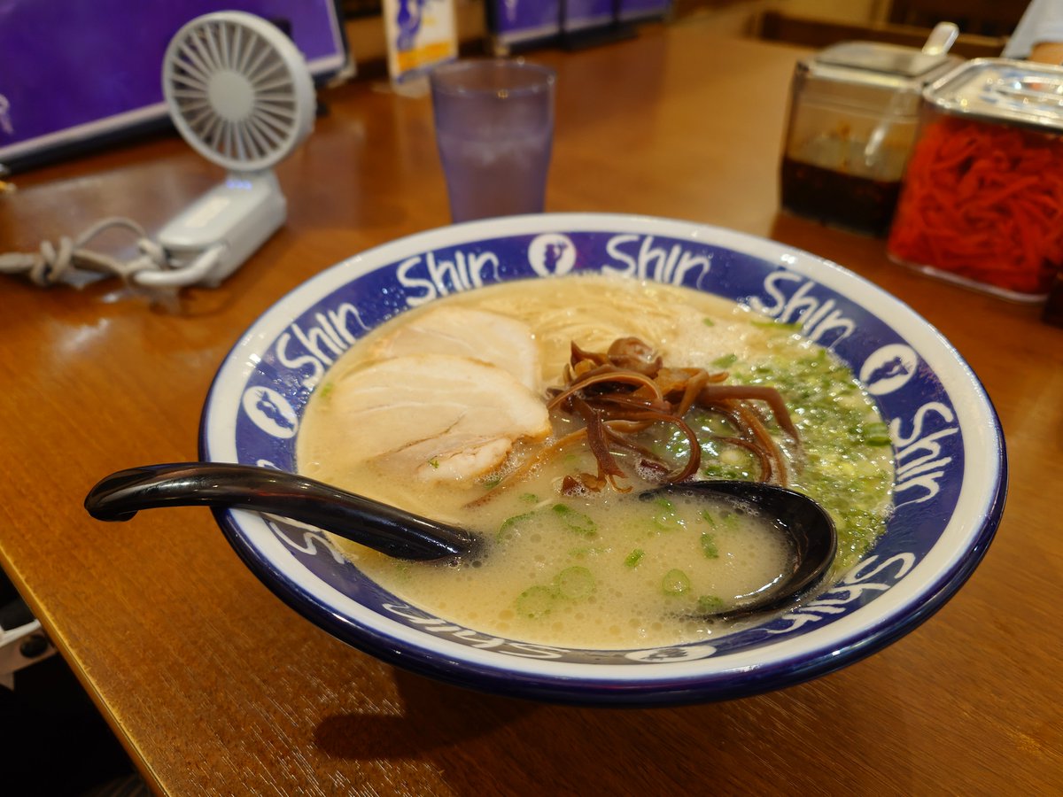 jun_alfa_156's tweet photo. ShinShinで理子ちゃんおすすめのラーメン、きいなちゃんおすすめのもっちゃんを食べ、宗像大社をお参りできたので特典会の購入出遅れて買えなくても満足。

#ばってん少女隊
#ばっしょー https://t.co/TvqIXZTZed