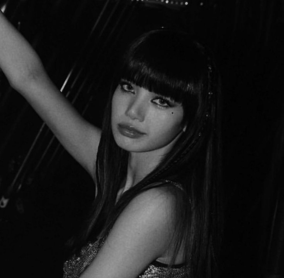fatimanaeem5wp's tweet photo. And SHE made $12M in 3 minutes btw.

#LISA https://t.co/fynCjdw1jB