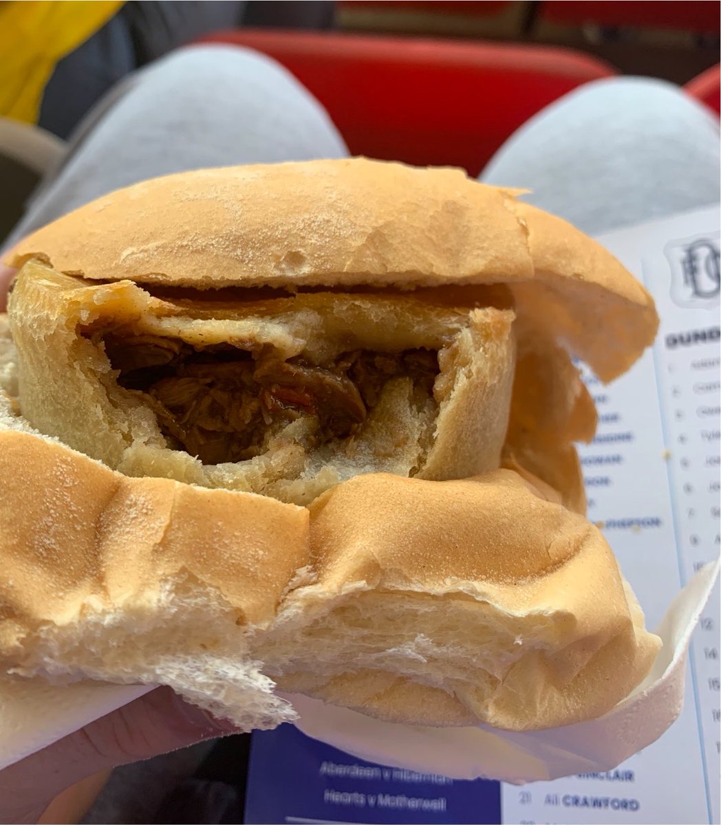 FootyScran's tweet photo. Steak and chorizo pie in a bread roll at St Johnstone (@StJohnstone) 

💷 £3.10 https://t.co/qQEpKsNsLP