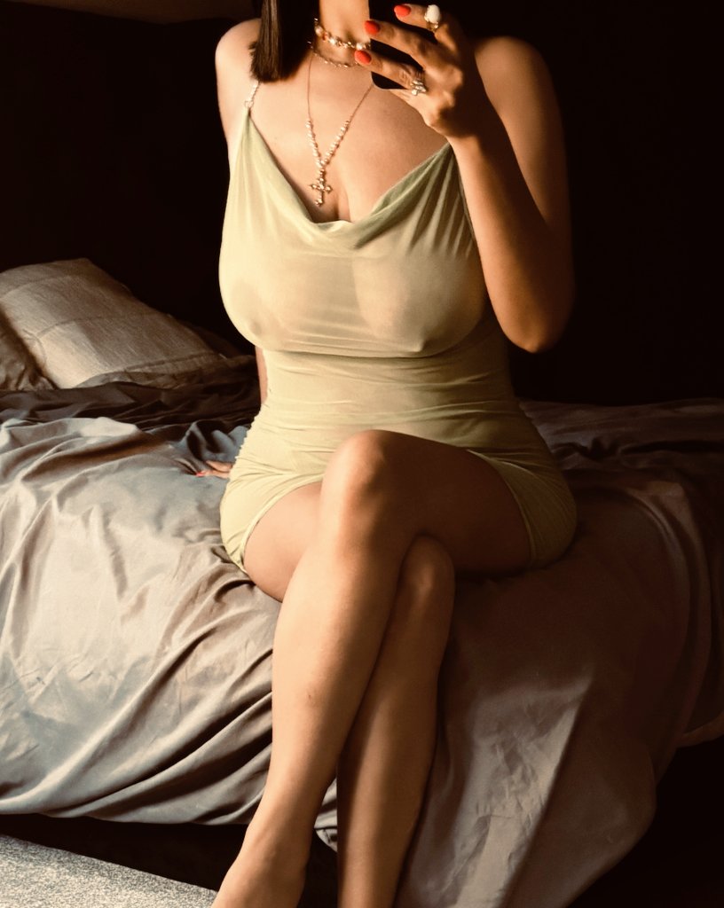 LuciaLopezMILF's tweet photo. What are your first thoughts? 💗 https://t.co/7mX0PnEHsn
