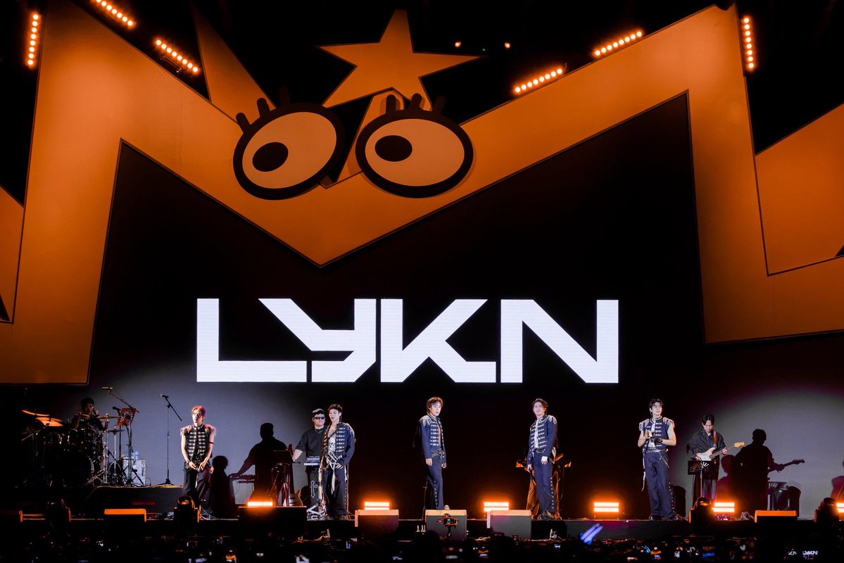 WEofficialTH's tweet photo. LYKN AT MONSTER 2026
#MonsterMusicFestival2026xLYKN
#MonsterMusicFestival2026_D2
#williamjkp #LYKN

ขอขอบคุณ @MonsterFest_TH ที่พาน้องวิลเลี่ยมและ LYKN ขึ้นเวที “MONSTER MUSIC FESTIVAL 2026” เป็นปีที่ 3 ขอบคุณที่มอบพื้นที่ได้ส่งต่อความสุข ความสนุก พลังบนเวทีให้กับทุกคนอย่างเต็มที่  และน้องวิลเลี่ยมที่ทุ่มเทและตั้งใจในทุกการแสดง มอบรอยยิ้ม เสียงเพลง และความสุขให้แฟน ๆ ได้อย่างอบอุ่นเสมอ 🫶🏻

ขอบคุณแฟนคลับทุกคนที่เดินทางไปส่งกำลังใจ เชียร์อย่างเต็มเสียง รวมถึงร่วมเล่นเทรนด์แท็กจนสร้างความทรงจำที่สวยงามให้กับค่ำคืนนี้ หวังว่าทุกคนจะเก็บเกี่ยวความสุขและรอยยิ้มกลับบ้านกันนะครับ 💙

#WEofficialTH