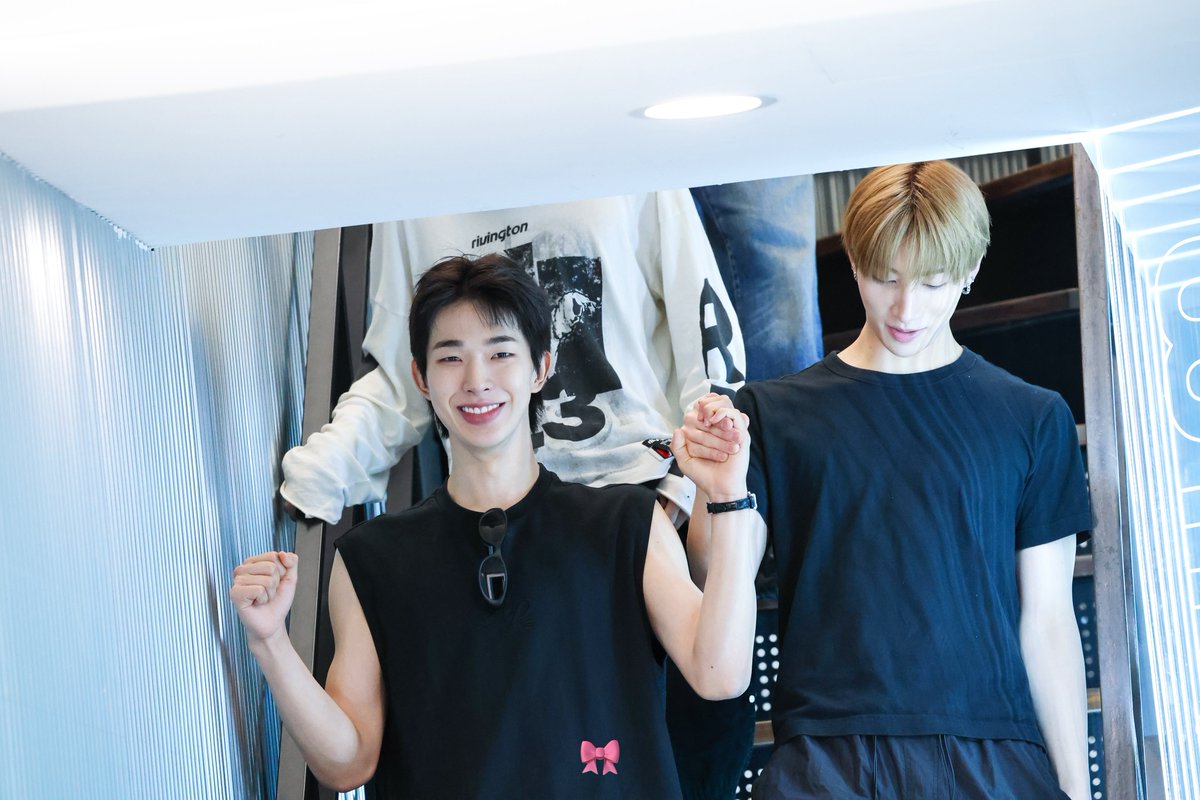 cutieboi119's tweet photo. 260726

너무귀엽다잉🐧🐈‍⬛💕

#토모야 #トモヤ #TOMOYA
#넥스지 #ネクスジ #NEXZ https://t.co/R7TeG0WpW3