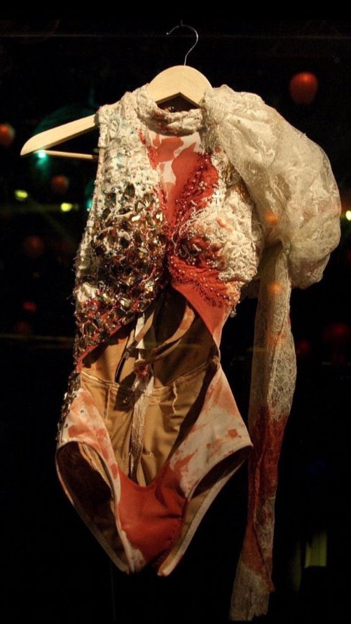 AMENARTPOP's tweet photo. new gen will never understand how iconic this was 😭 https://t.co/sImyzAqK2c