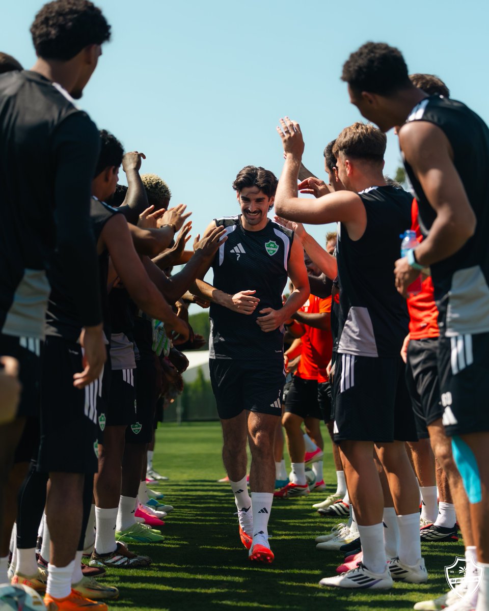 ALAHLI_FCEN's tweet photo. Welcome Trincão, to #AlAhli family 💚 https://t.co/lKuknUS8Um
