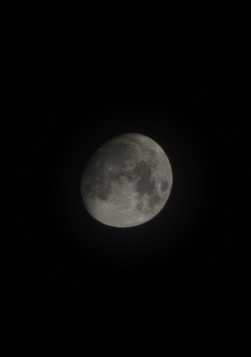 moon_bin0223's tweet photo. 月と飛行機
飛行機からはどんな風に見えてるのかな https://t.co/BXacdOq7XF