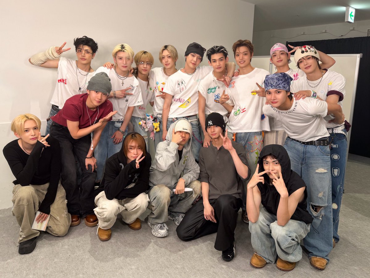 minisodeweno's tweet photo. gaku blended in so well i was confused for a sec 😭 https://t.co/sFSEbO8HiV