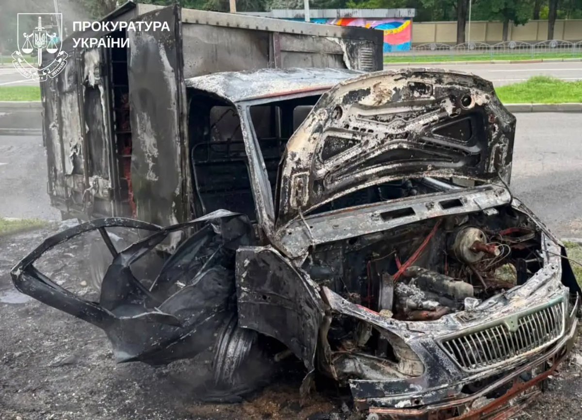 den_kazansky's tweet photo. In Kharkiv, Russians are attacking and burning bread trucks with drones... https://t.co/qjUbvofg1u