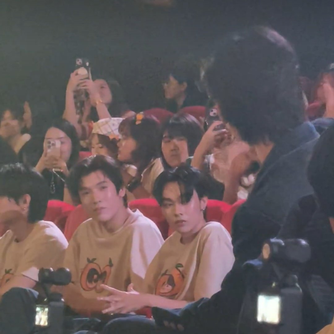 Dremiesjunjun's tweet photo. I saw Jimmy smile... Can anyone bring my parents back??? 😔😔

#JimmyOhm https://t.co/WJJ8fkWI6j