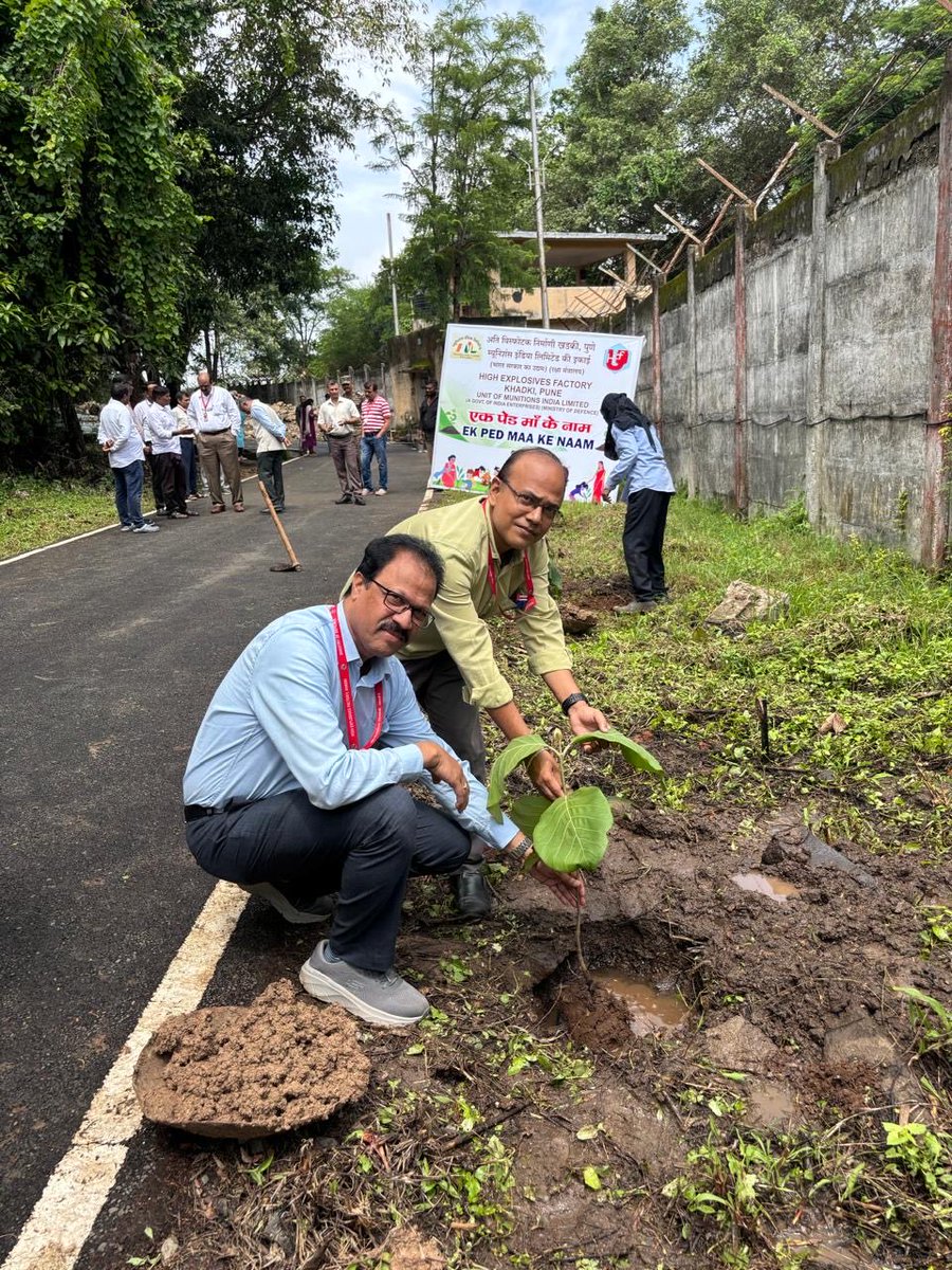 PRO_HEF's tweet photo. Tree plantation drive was carried out at HEF under @ekpedmaakenaam campaign. Plants were distributed among various sections to encourage tree plantation. @IndiaMunitions https://t.co/mWQKiFIQeQ