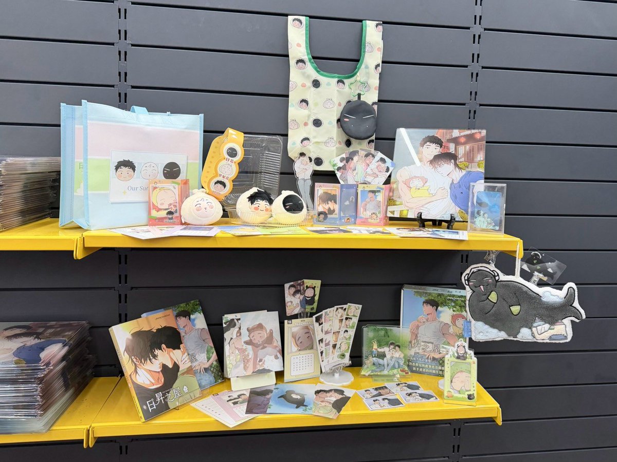 pinsin_books's tweet photo. ☀️JeongSeokchan老師 安利美特簽名會圓滿落幕☀️

感謝各位讀者來到安利美特參加簽名會，活動劃下完美句點啦！
小編熱騰騰奉上活動花絮照～
老師被大家的熱情深深打動，內心充滿溫暖與感謝💖
相信大家的心意老師都有好好收到並珍藏起來！
 
📢後續還會有QA分享～敬請期待✨
 
#日昇之屋 #JeongSeokchan #楊蕙瑜 #해뜨는집 #安利美特