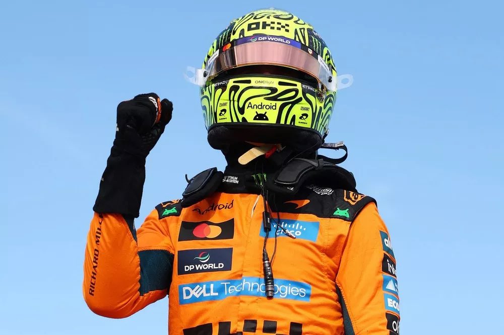 SportMania_IT's tweet photo. Lando #Norris vince il Gp di #Ungheria🇭🇺 dominando un weekend clamoroso. Super #Mclaren ma anche ottima #RedBull. Male le #Ferrari. 
1 Norris
2 Verstappen
3 Antonelli https://t.co/uC0WZ3qlwF