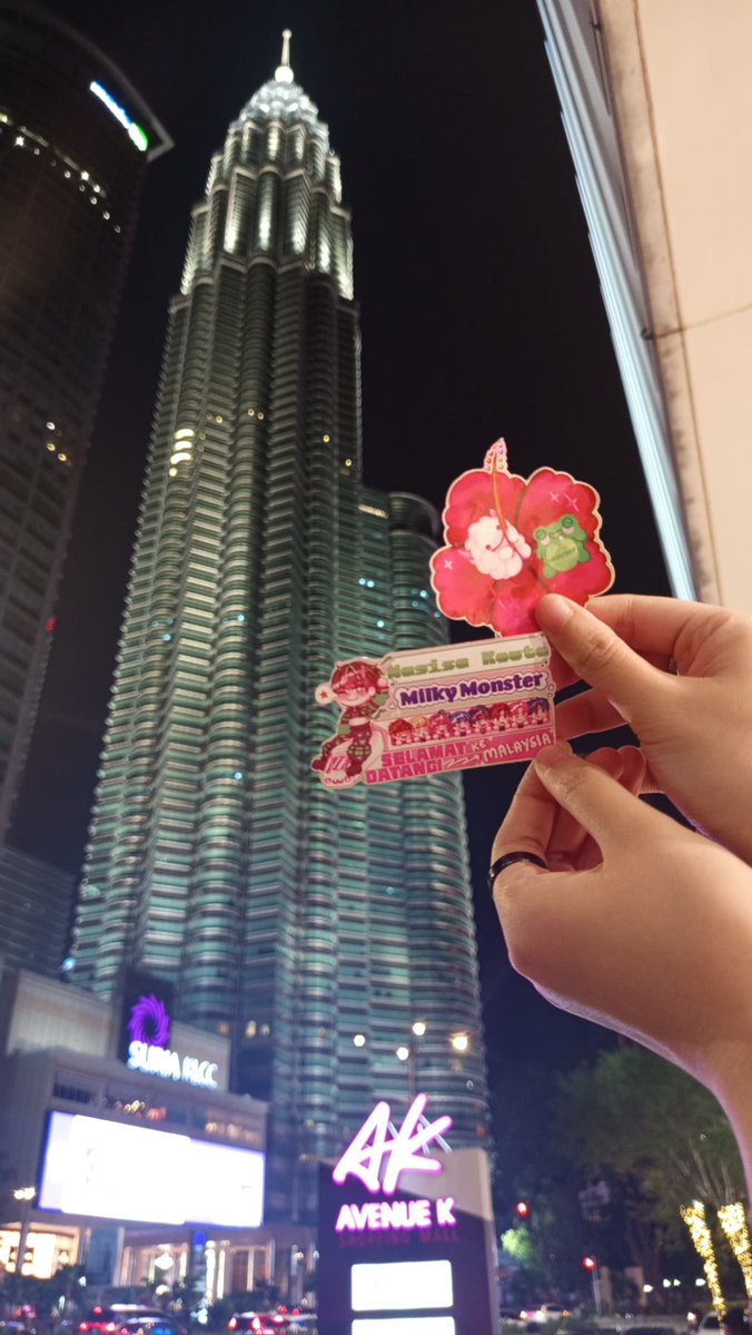 himayucchou's tweet photo. Thank you so much for all of the time in Malaysia!! Aku sayang banget sama kalian semua, dan terimakasih banyak untuk Pyre and Chamie for these 3 days!! 

本当にありがとうございます!!皆大好き😭✨💖

また会おうね!!

I will go back to Indonesia tomorrow!! https://t.co/KETvyCTpFz