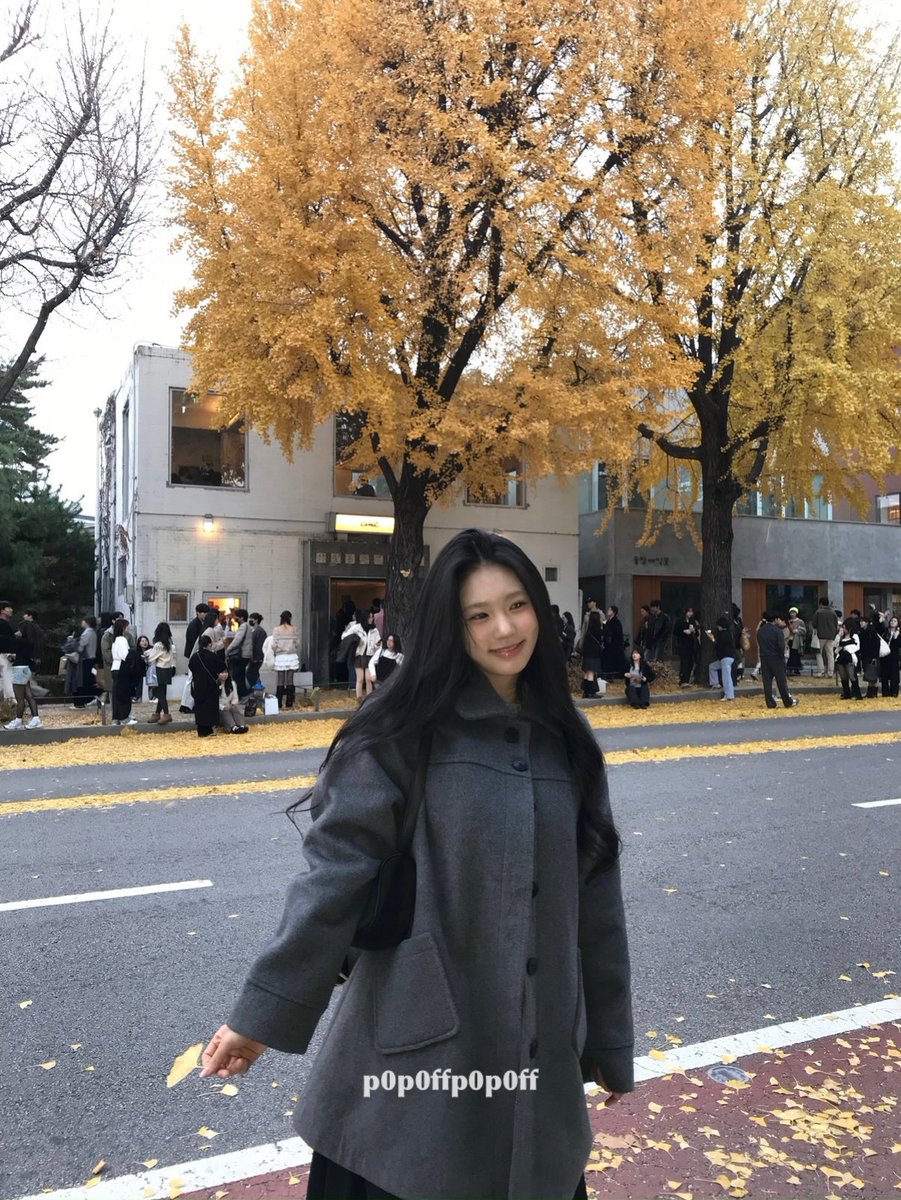 p0p0ffp0p0ff's tweet photo. 제보 받은 초록이 사진 ♡ 미모 에바야 (positive)

#OURBIRTHDAY #아워벌스데이
#KUKCHOROK #국초록 https://t.co/3PVnBxWBFY