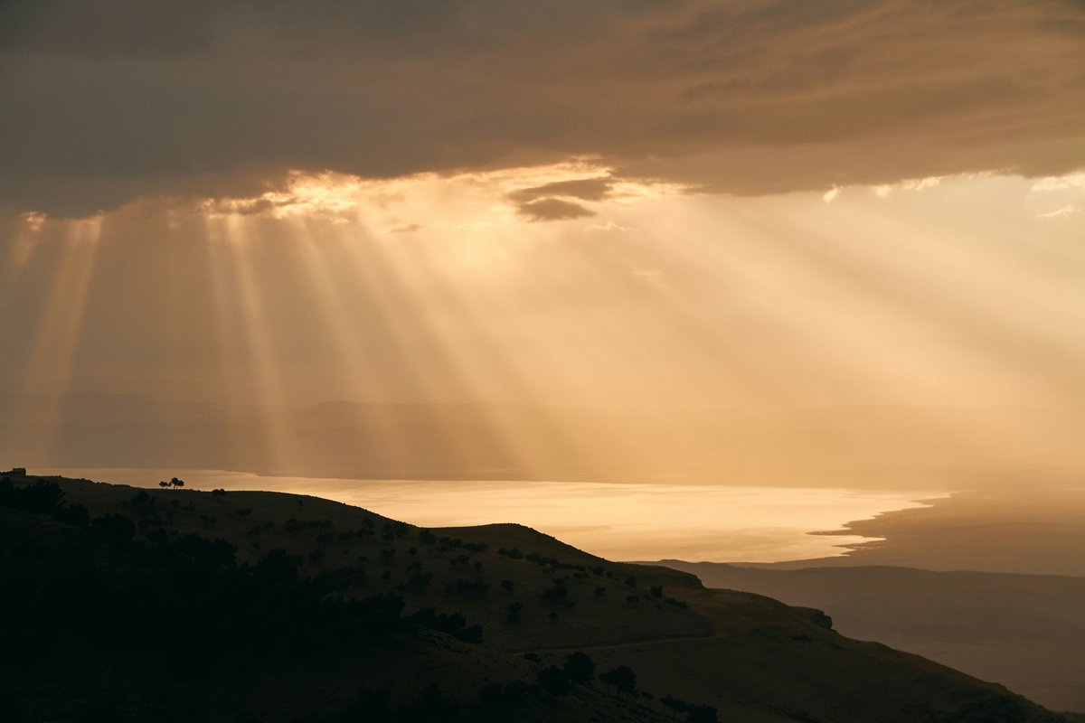 KnowledgeArchiv's tweet photo. "I believe in Christianity as I believe that the Sun has risen: not only because I see it, but because by it I see everything else."

— C.S. Lewis https://t.co/FISlDdDk82