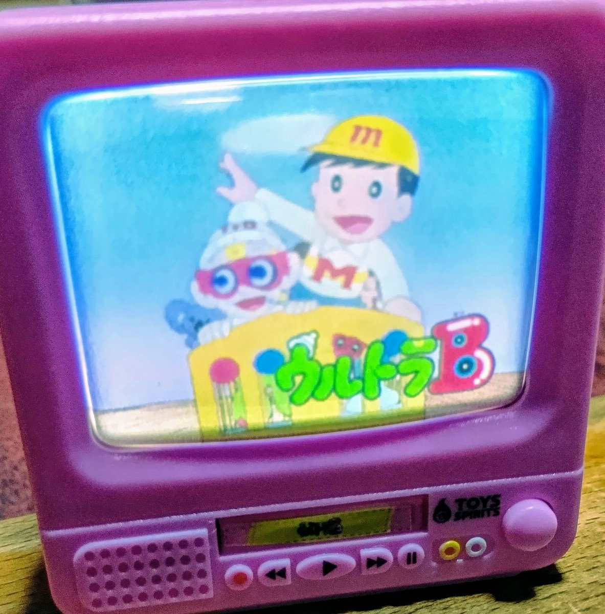 raycmo2motu's tweet photo. これもらったけどおもろい。取り出すときビデオテープめっちゃ飛ぶw https://t.co/vlq1BwwLvf