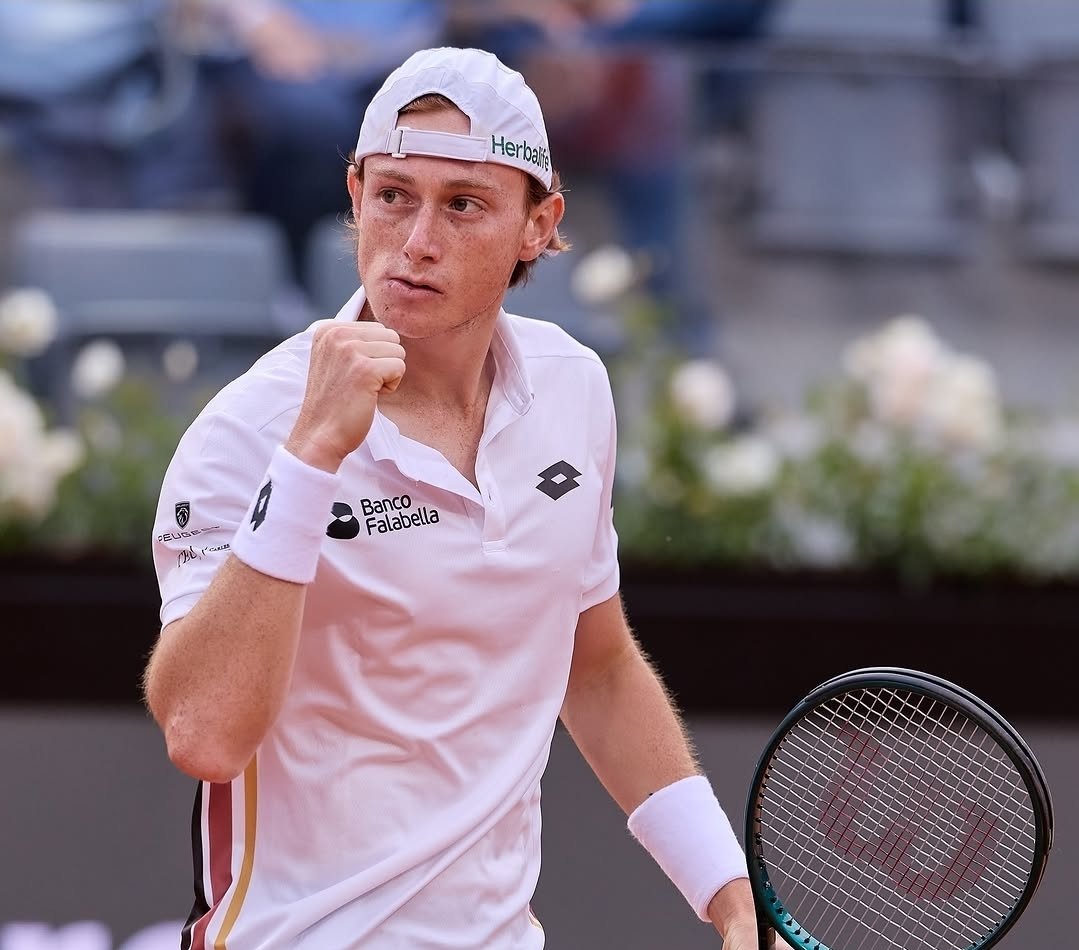 Andreaversace's tweet photo. IGNACIO BUSE 🇵🇪SERÁ CABEZA DE SERIE EN EL MASTERS 1000 DE TORONTO 🇨🇦.
Tras las bajas de Sinner, Alcaraz y Djokovic por primera vez en su carrera recibe un Bye .
Debutará el martes 4 ó el miercoles 5 de agosto.
VAMOS NACHO!!! https://t.co/5XDGeBJCsL