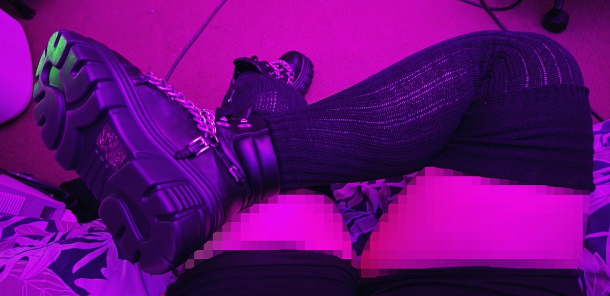 HypnoGoddessAth's tweet photo. They’re just boots :3 https://t.co/RRycw9sGXs