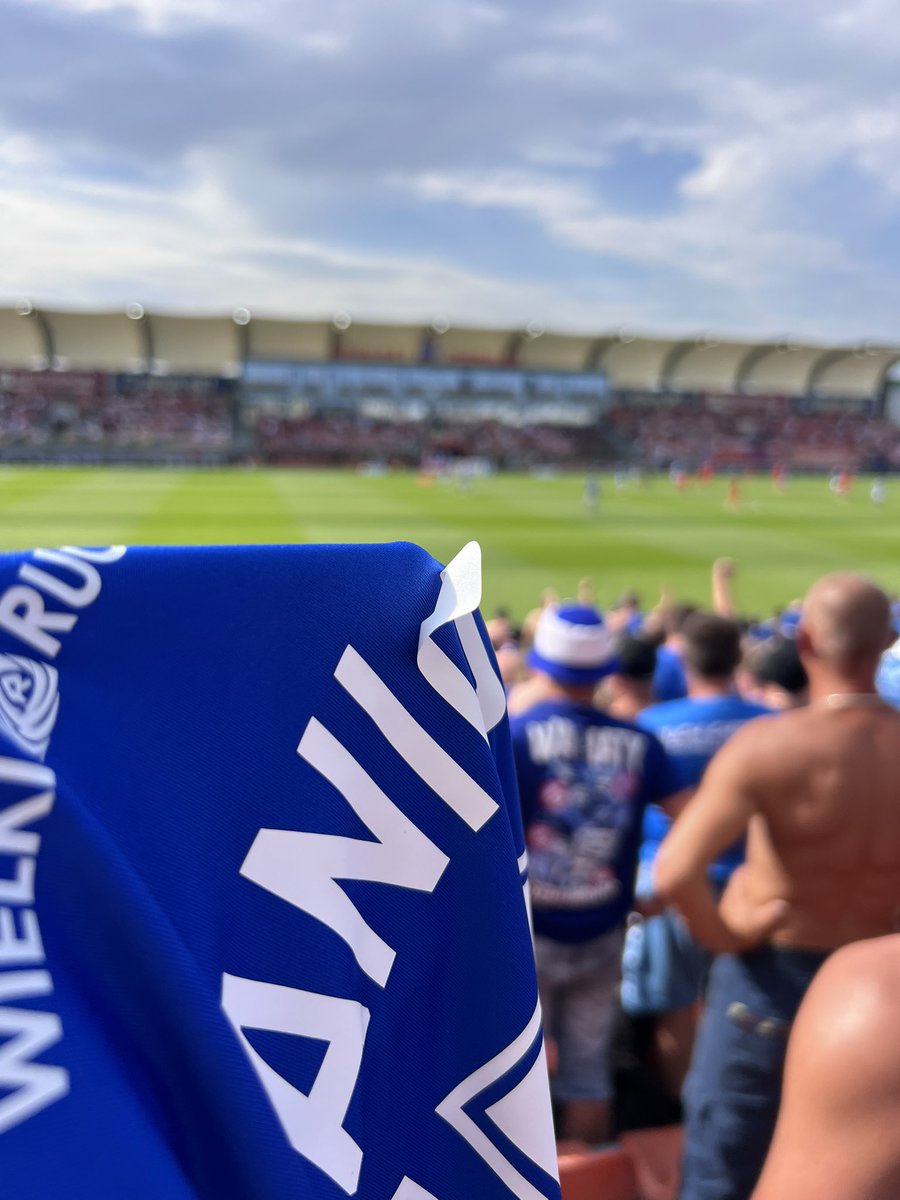 KarFraLFC's tweet photo. Debiut koszulki vs debiut niebieskich w nowym sezonie, co gorsze ? https://t.co/tzMvXdMH9m