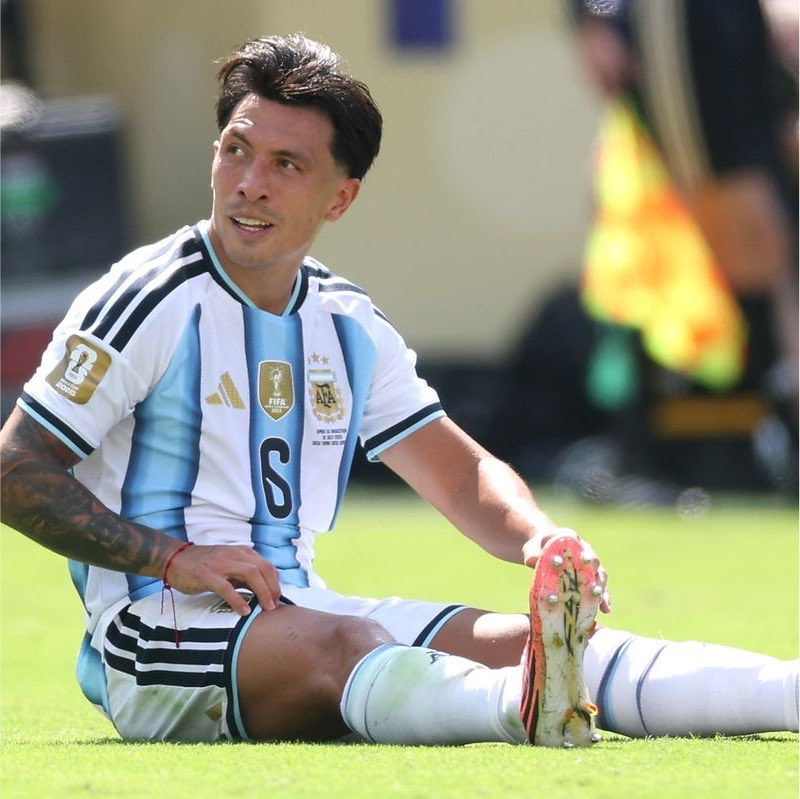 MUnitedEs's tweet photo. El Manchester United no está preocupado por la gravedad de la lesión de Lisandro Martínez en la final del Mundial ❌

Se espera que esté bien para el inicio de la temporada 🇦🇷

🗞️: @AndyMitten https://t.co/TePkaHBC8T