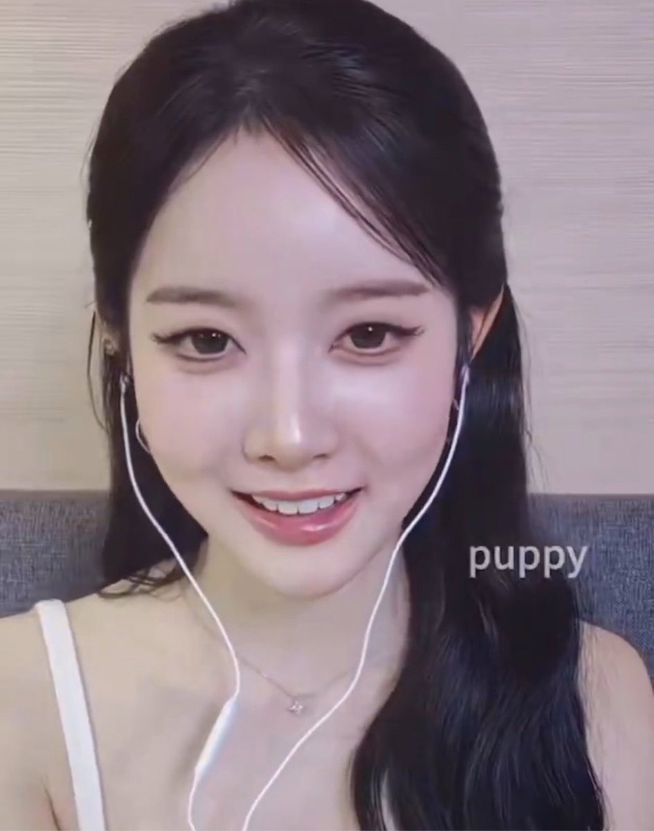 sieunologie's tweet photo. a smile that can make war end 

© puppypuppy0513 

#SIEUN #시은 #STAYC #스테이씨 https://t.co/6o81HdKC8O