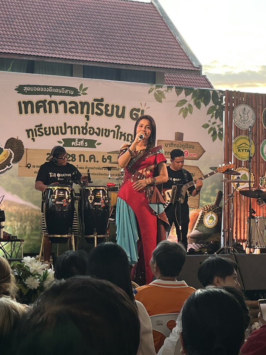 suchanat02's tweet photo. เมื่อพี่ต่าย🐰พูดถึงคอนที่อังกฤษกับพี่ไผ่🎋
#ไผ่ต่าย #taiorathai  
จะรอดูพี่เสิร์ฟให้ชาวด้อมค่ะ🎋🐰 https://t.co/nlrg54DxXa