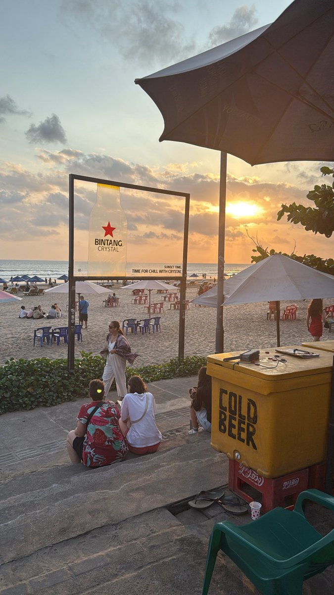 1seal1's tweet photo. Seminyak Beach 🏖️ https://t.co/OxBLipIi8p
