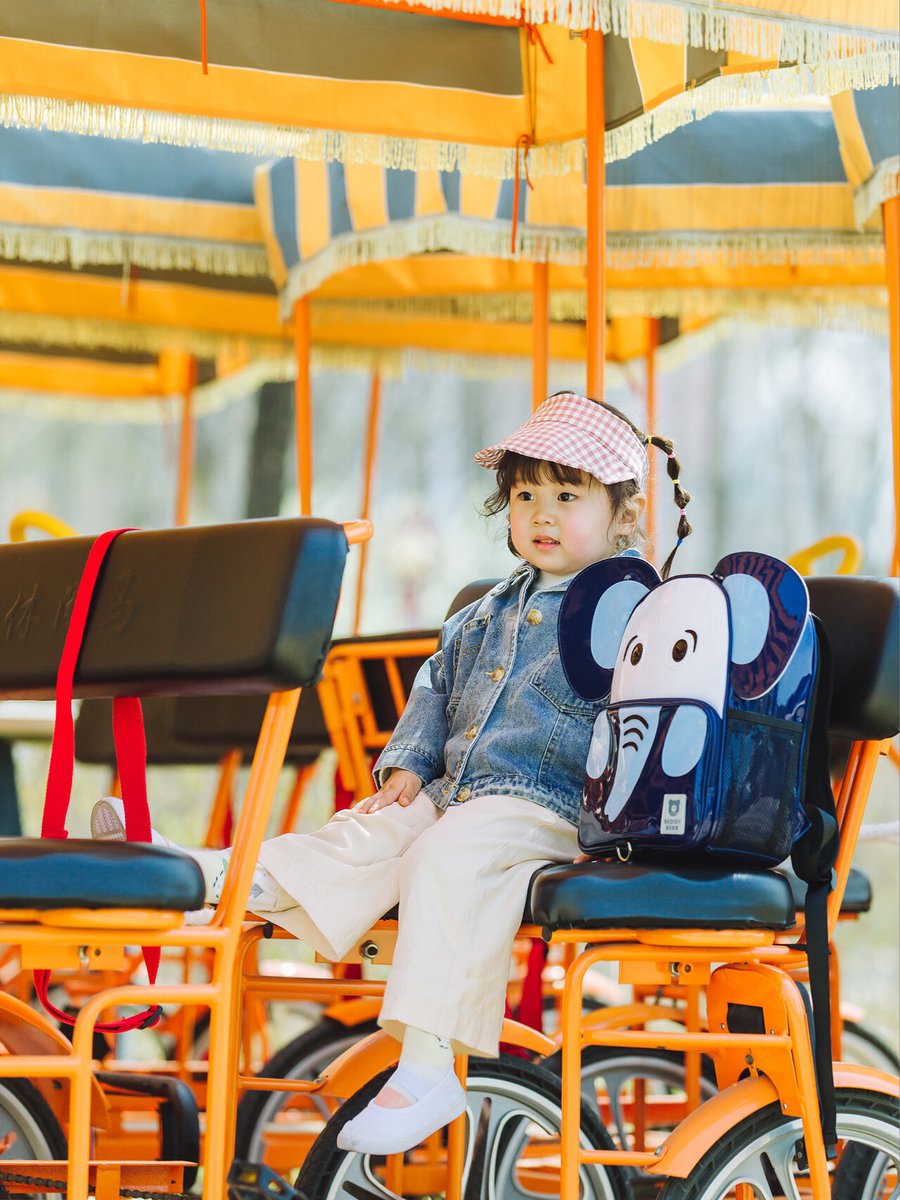 Cvkang76gmail's tweet photo. [Playing "I Spy" at the park with my 5-year-old – he yelled "YELLOW BICYCLE!" so loud, a dog looked over. Little wins = big smiles  #ParentingWin]， https://t.co/de10LOHztm