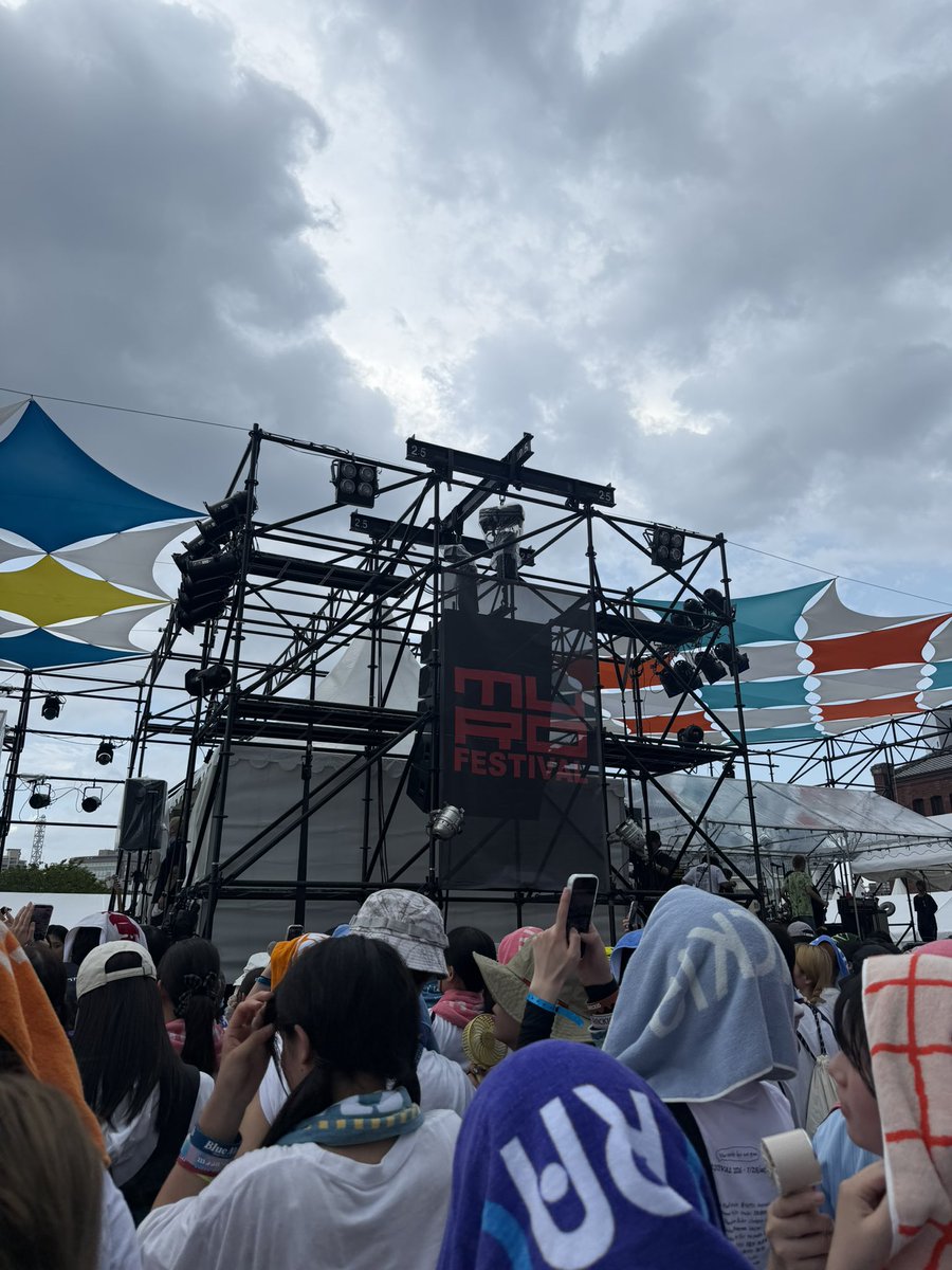 Rasp__Berry__i's tweet photo. ムロフェス2days完走❕既にライブ行ったことあるバンドよりも、曲だけ知っ方がてるとか、完全に初めて出会ったバンドの方が多くてとても幸せな２日間でした！来年も絶対通していきます⚡️ https://t.co/QdiXwl7xOB