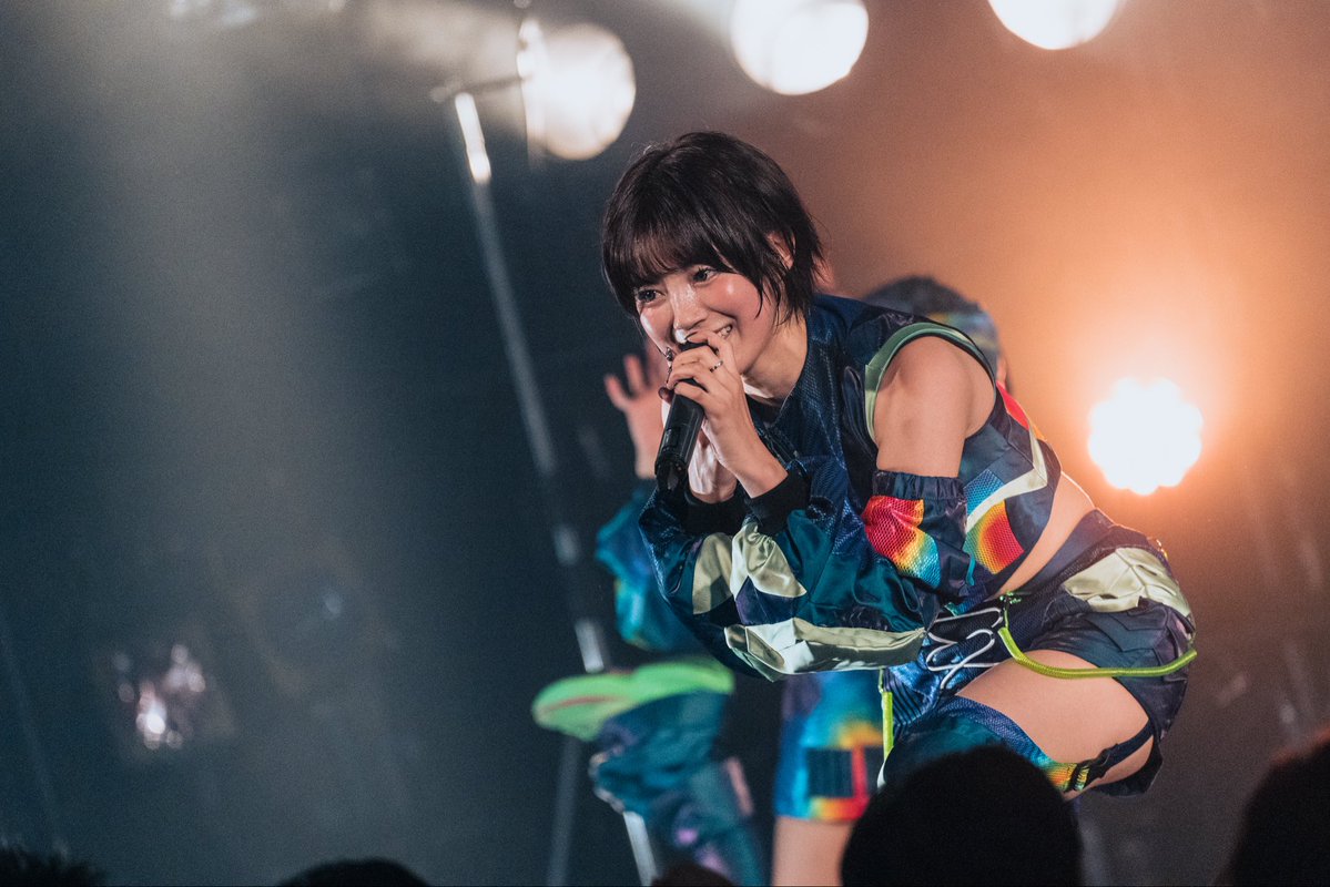 HANANO_YOLOZ's tweet photo. 本日は #NEXTinORIGIN ありがとうございました🤝
YOLOZが作り出す熱と、圧巻のフロア
わたしびっくりです。
あなたたち、凄すぎます。
YOLOZの4人、こんな素敵な場所に連れてきてくれてありがとう。
そして、自分がこの道を選んでくれたこと、大感謝です。
愛で溢れました！
またあなたに会えたことも、あなたがYOLOZと出会ってくれたことも、この上ない喜びです！！
よろずの皆さんも、温かく迎え入れてくれてありがとう✨
皆さんのおかげで魂をぶつけられました！
これからもっと、最高を更新していこうね！
"You only live once"
何卒、よろしくお願いします🌼