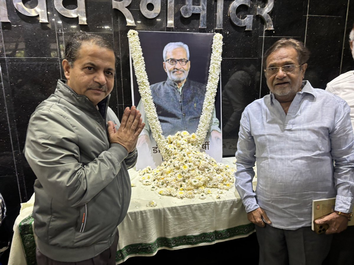 Anilpatilmadha9's tweet photo. डॉ कुमार सप्तर्षी आदरांजली सभा,पुणे-

युवक क्रांती दलाचे संस्थापक, समाजवादी नेते, गांधीवादी विचारवंत डॉ कुमार सप्तर्षी आदरांजली सभेत सहभागी होऊन त्यांना आज आदरांजली वाहिली. ज्येष्ठ नेते मा.शरद पवार यांचे अध्यक्षतेखाली ही सभा झाली.
#DrKumarSaptarshi https://t.co/I0kdI0SSap