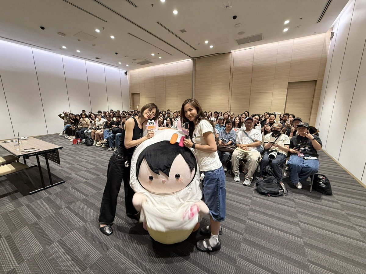 GmmtvShop's tweet photo. เอมี่-บอนนี่ และ ANY ขอบคุณทุกคนที่มาร่วมกิจกรรม Fan Sign ของพวกเราในงานมหกรรมนิยายแห่งชาติ 2026 วันนี้นะคะ

@emiamily  @beonnnie 
@any_GMMTV 

#งานมหกรรมนิยายนานาชาติ2026xEmiBonnie
#GMMTV https://t.co/YyaJelxi3Z
