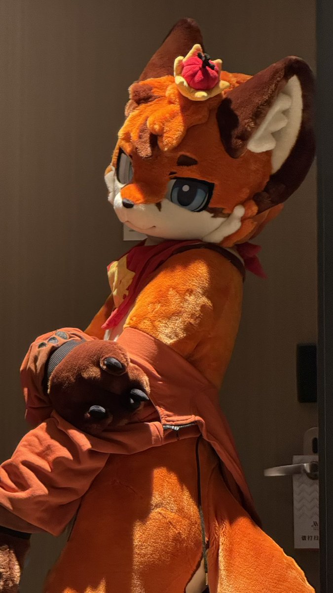 OutRubber's tweet photo. Staring at you. https://t.co/YNmr0vF6tT