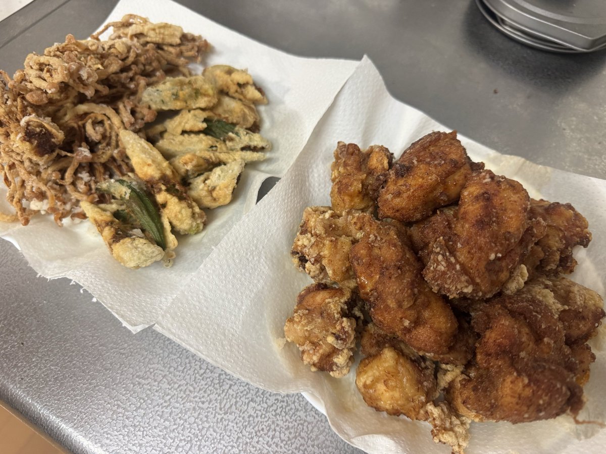 balonpoteto's tweet photo. ダイエットしてからガチで食べる量減ったのにいつも通り揚げ物作ってえらいこっちゃ🤣 https://t.co/u3rVvEWJxn