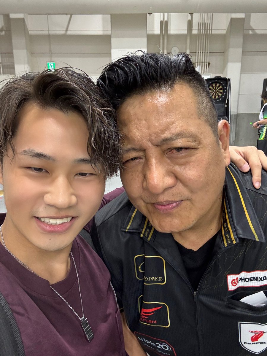 Kentooo0217's tweet photo. パーフェクト神戸戦見てきた！
パーフェクトは生で見るのは今回で初めて。
めちゃくちゃいい刺激になったなぁ。

JAPANよりも海外勢が多いからまた別の雰囲気があった。
プポがめちゃくちゃいい人でした。かっこいい😎

もっと頑張ろって思える日になった。
#ダーツ https://t.co/4AHgAXoIH5
