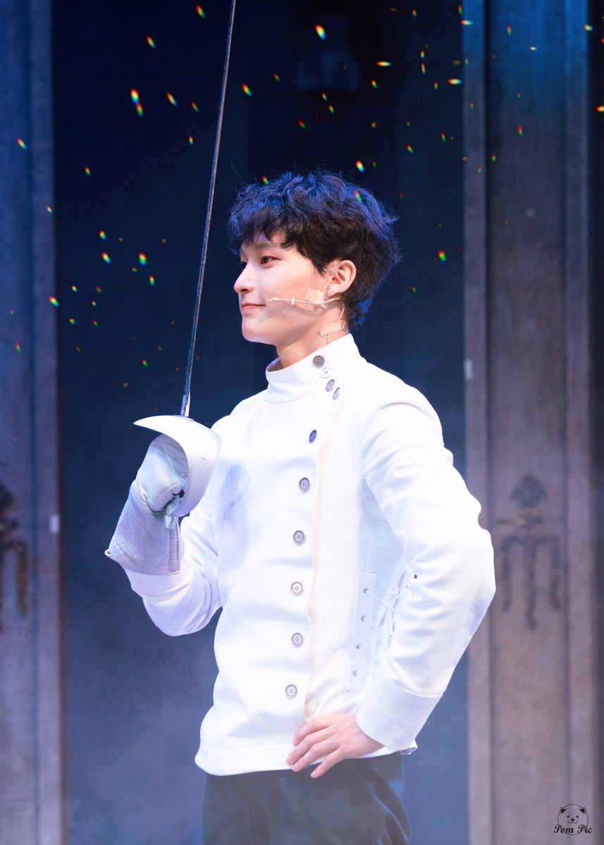 Pom_Pic's tweet photo. 2026.07.25.     
#비더슈탄트 낮공 커튼콜데이 
#김도민 배우님 재스퍼 뮬러

첫공 축하드려요👏 https://t.co/0N2V6hlAD6