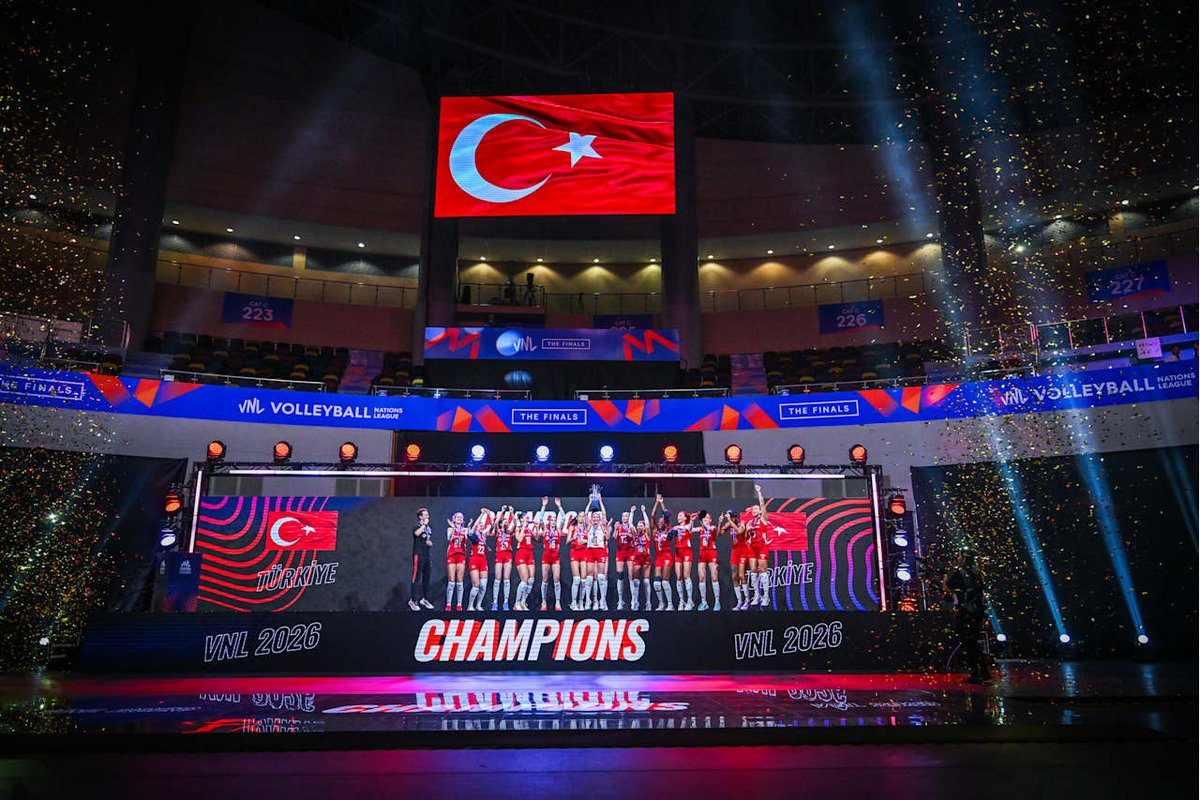 FBvoleybol's tweet photo. 🏆🇹🇷

#FileninSultanları https://t.co/b1nHTMa1oD